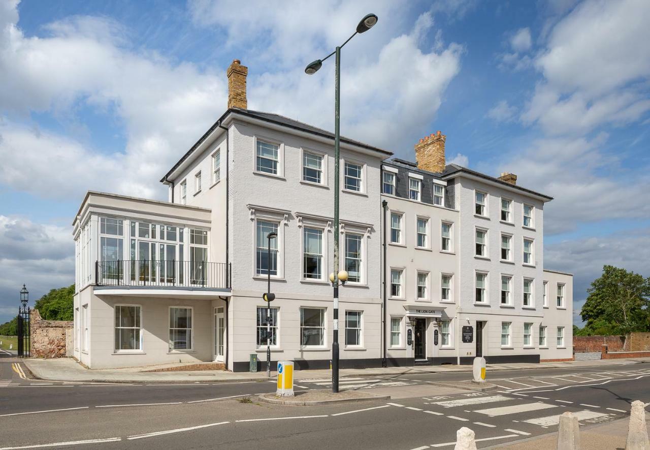 The Lion Gate Apartments East Molesey Extérieur photo