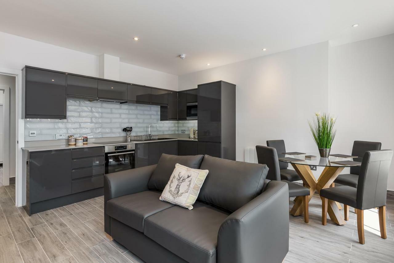 The Lion Gate Apartments East Molesey Extérieur photo