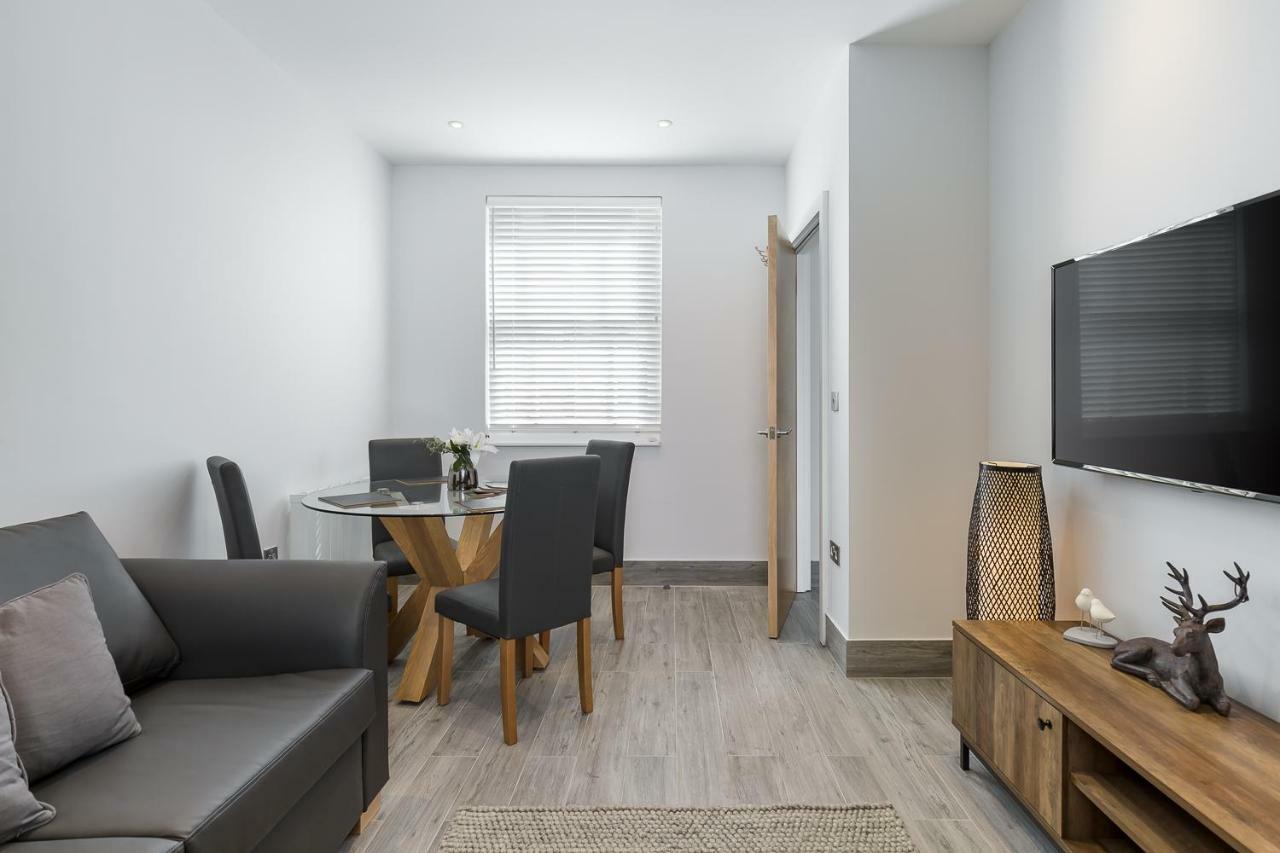The Lion Gate Apartments East Molesey Extérieur photo