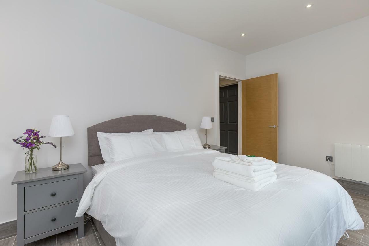 The Lion Gate Apartments East Molesey Extérieur photo