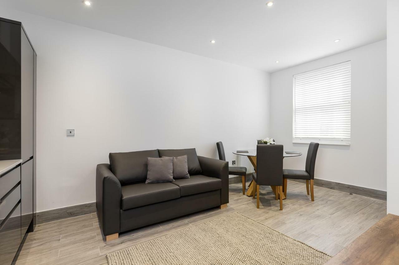 The Lion Gate Apartments East Molesey Extérieur photo