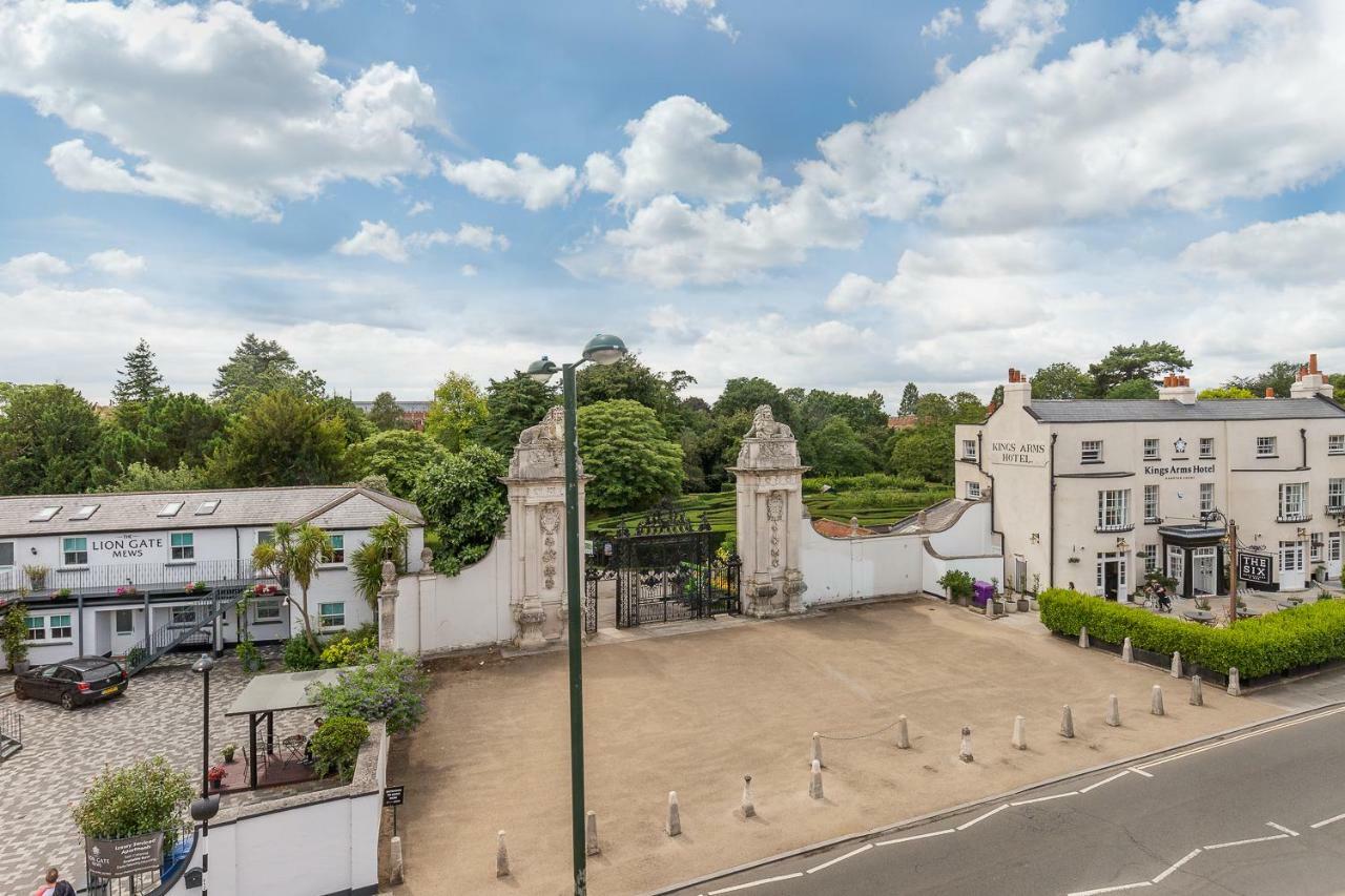 The Lion Gate Apartments East Molesey Extérieur photo