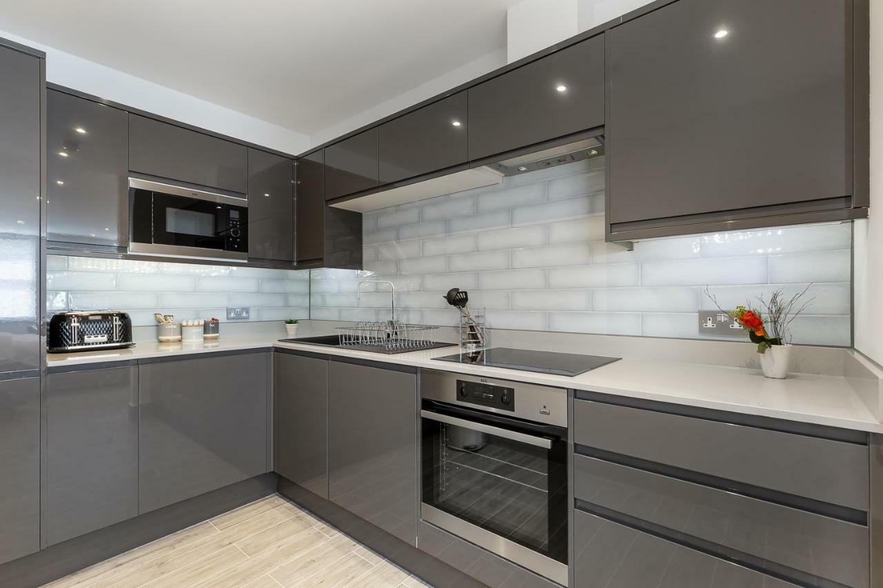 The Lion Gate Apartments East Molesey Extérieur photo