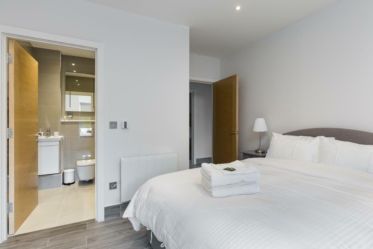 The Lion Gate Apartments East Molesey Extérieur photo